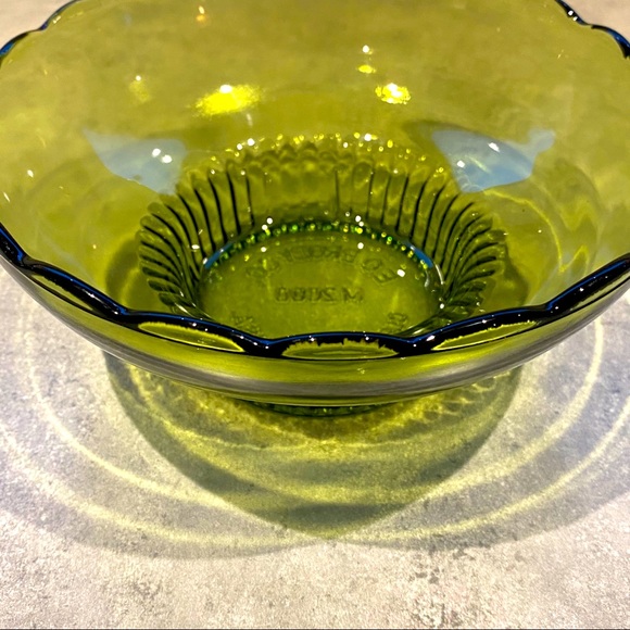 Vintage EO Brody Co M2000 Scalloped Bowl - Picture 2 of 7